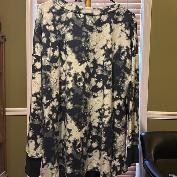 Wonderly Tie Dyed Tunic - Picture 4 of 4